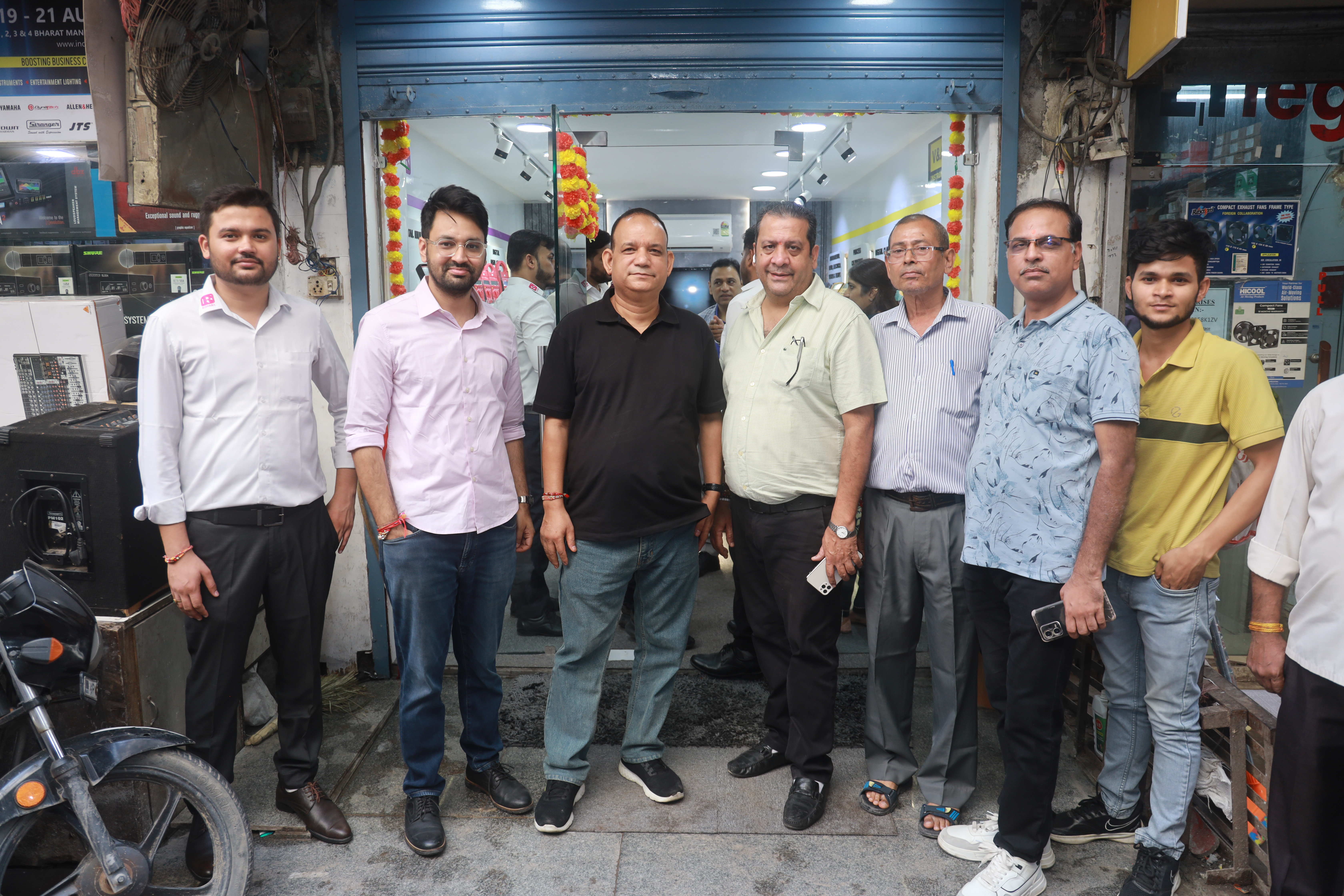 Introducing the Rishabh & V&A TMI Experience Center, Delhi